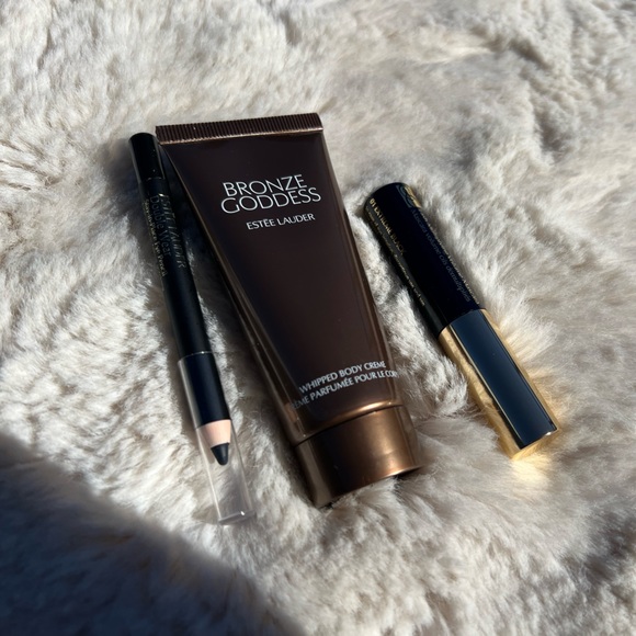 Estee Lauder Other - Brand new Estée Lauder sample bundle